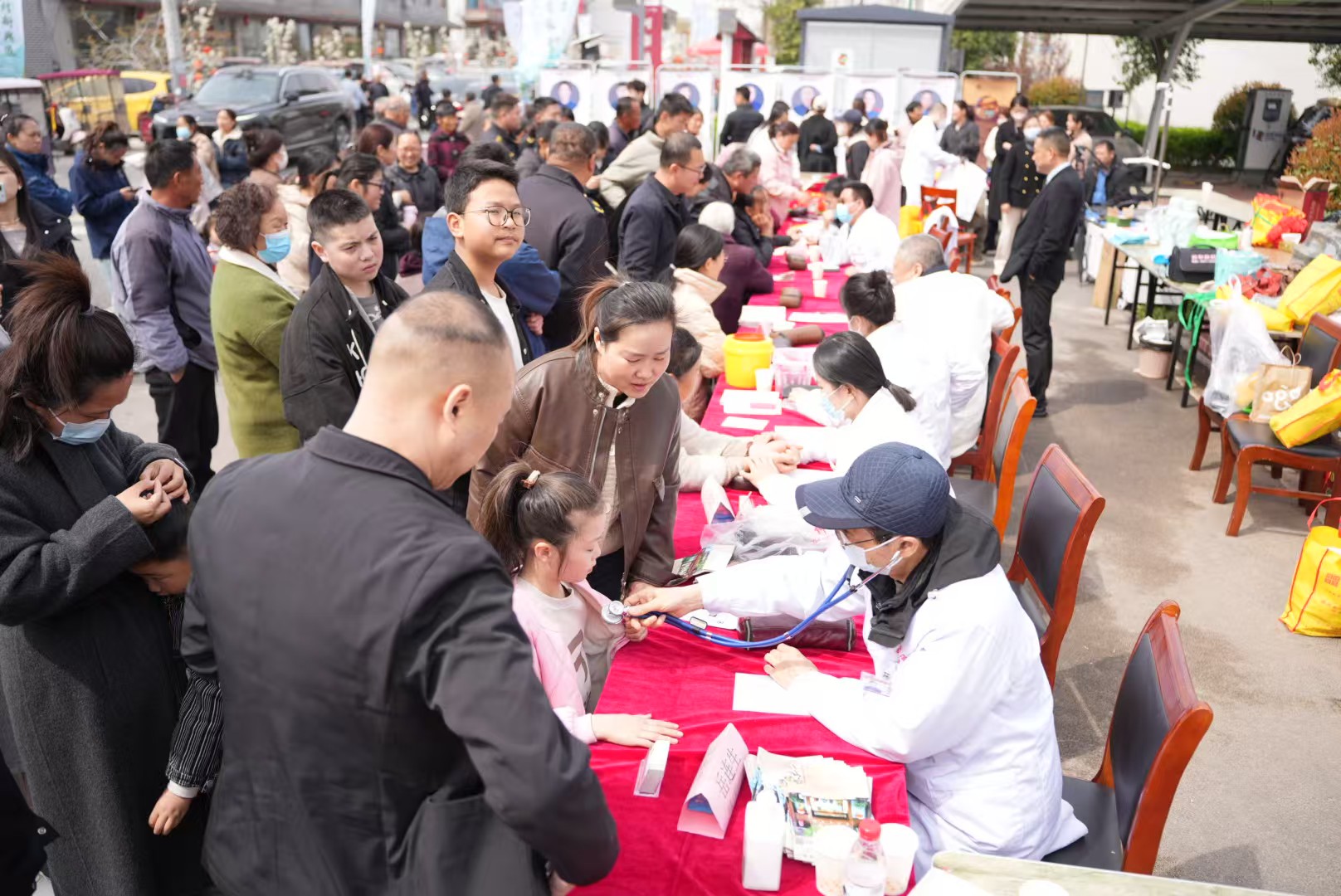 省会知名中医回乡送健康，邵七领携仲华国医馆专家团受邀到兰考参加大型义诊惠民服务